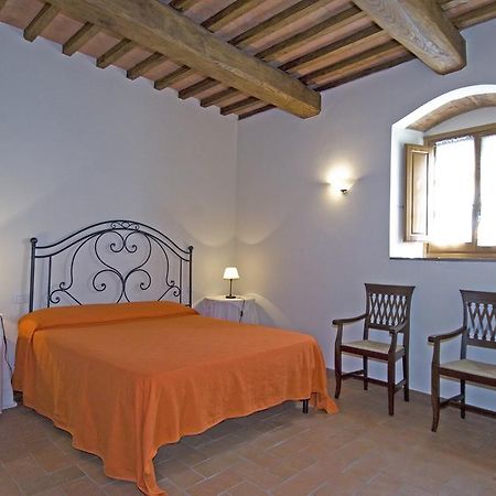 Agriturismo Campo Lungo San Donato in Poggio Pokoj fotografie