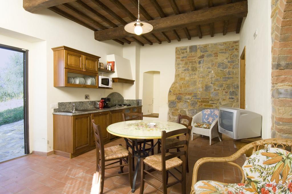Agriturismo Campo Lungo San Donato in Poggio Pokoj fotografie