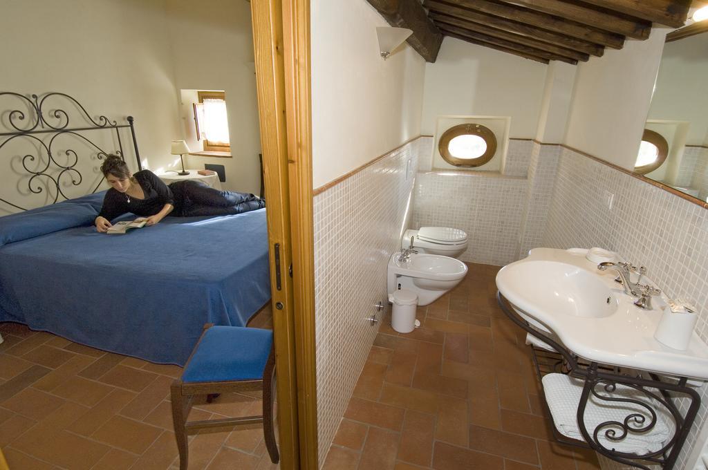 Agriturismo Campo Lungo San Donato in Poggio Pokoj fotografie