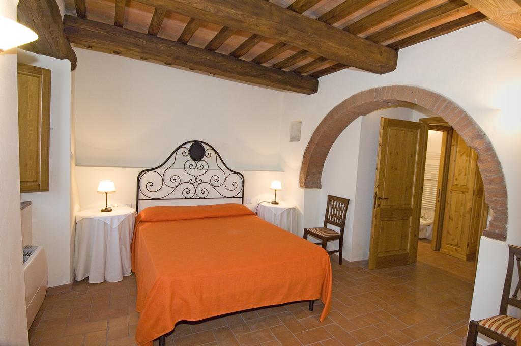 Agriturismo Campo Lungo San Donato in Poggio Pokoj fotografie