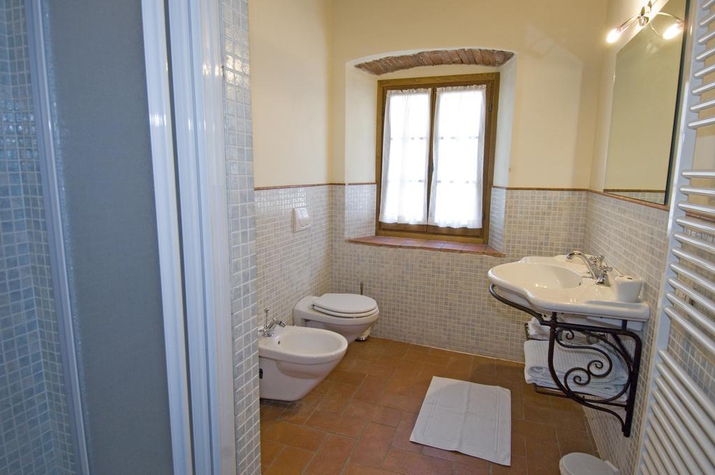 Agriturismo Campo Lungo San Donato in Poggio Pokoj fotografie